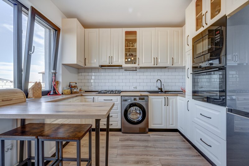 Vila individuala complet mobilata si utilata, terasa, curte libera, 2 parcari