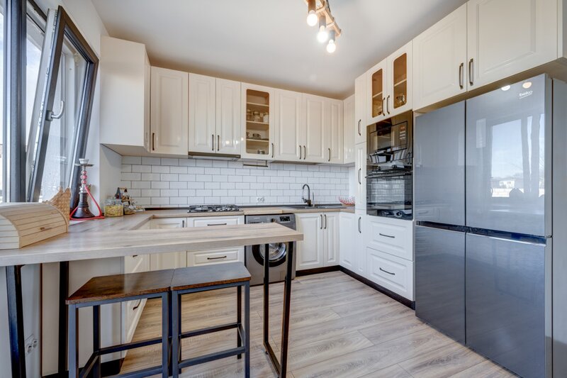 Vila individuala complet mobilata si utilata, terasa, curte libera, 2 parcari