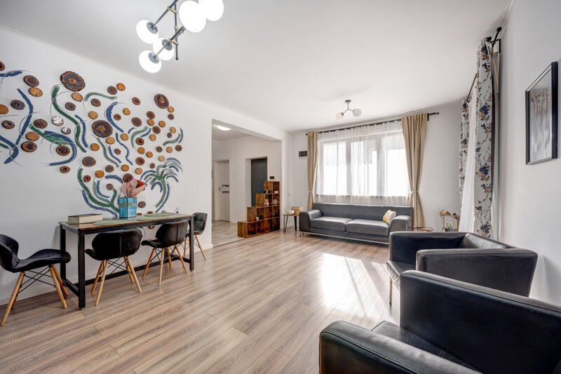 Vila individuala complet mobilata si utilata, terasa, curte libera, 2 parcari