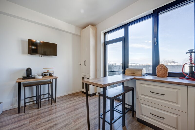 Vila individuala complet mobilata si utilata, terasa, curte libera, 2 parcari