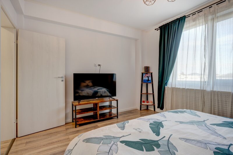 Vila individuala complet mobilata si utilata, terasa, curte libera, 2 parcari