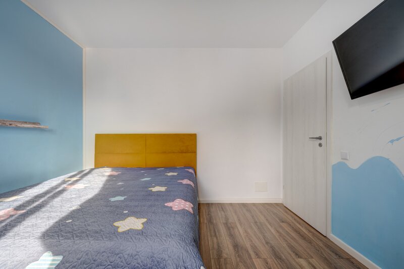 Vila individuala complet mobilata si utilata, terasa, curte libera, 2 parcari