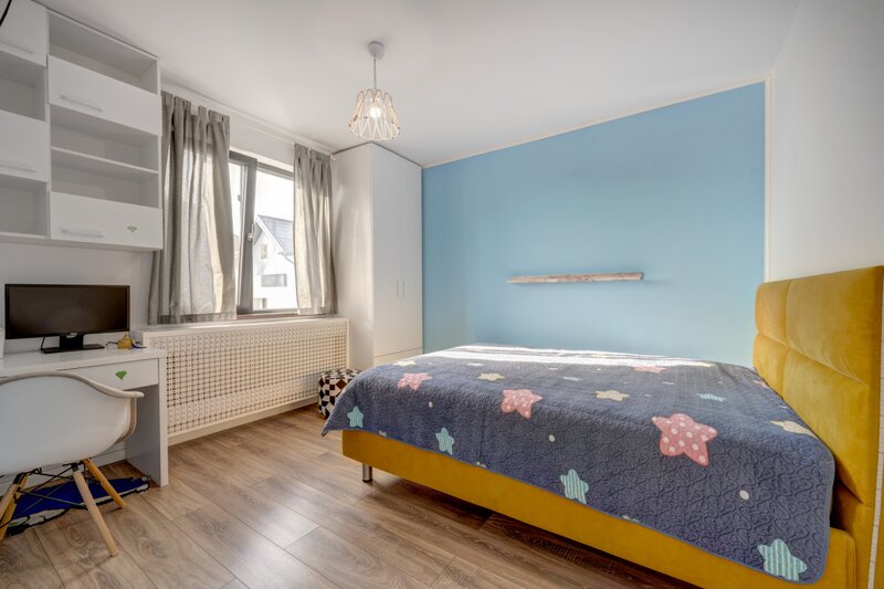 Vila individuala complet mobilata si utilata, terasa, curte libera, 2 parcari